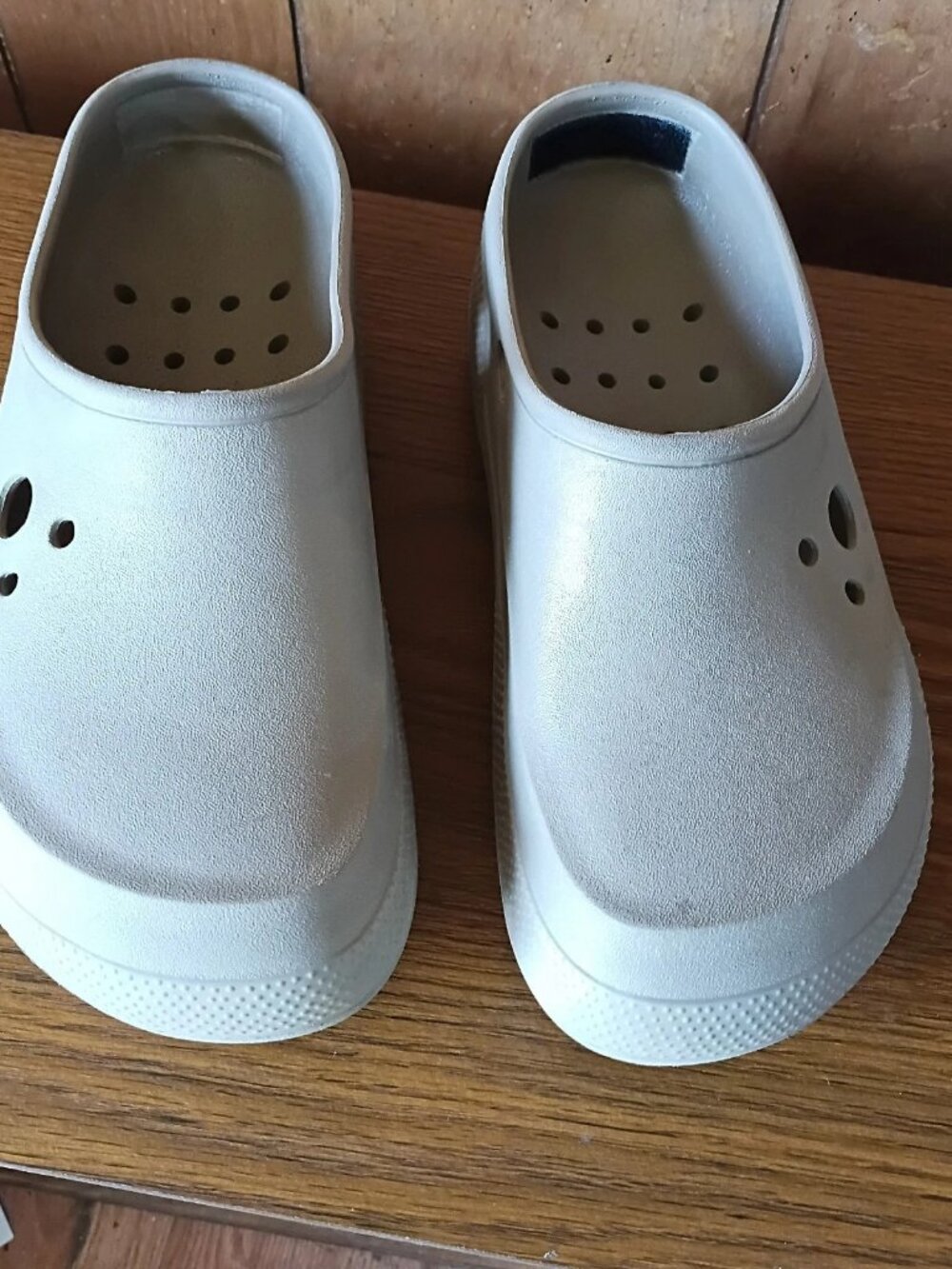 Crocs Classic Clogs Gray Women’s 8 Men’s 6 Slip On Comfort Shoes Lightweight EUC - Picture 2 of 6